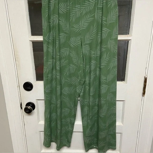 Muk Luks Green Soft Pajama Set with Leaf Print - Picture 2 of 7
